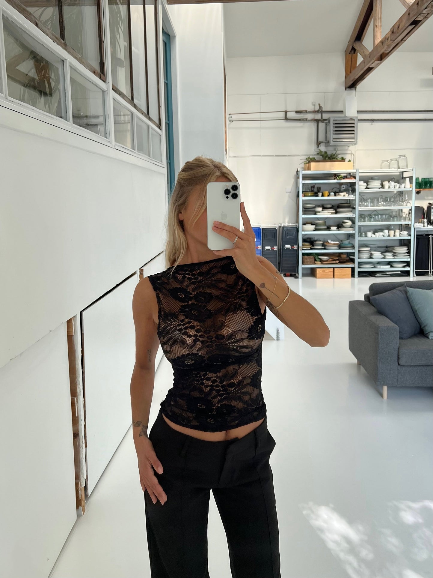 Lucky lace top - black